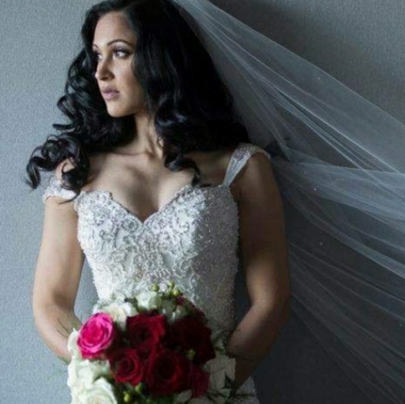 Allure wedding dress - Picture 2 of 16